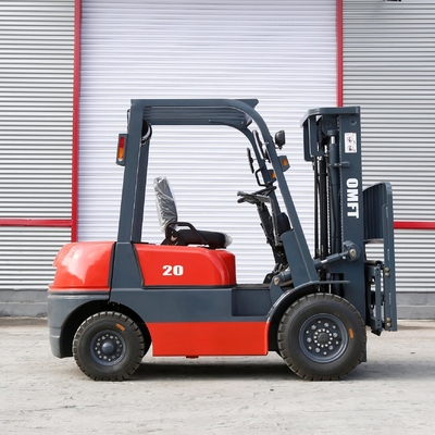 Xinchang Engine 2 Ton Diesel Cpcd20 Forklift with CE ISO SGS Standard and Solid Tires