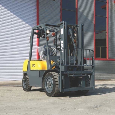 3 Ton Diesel Engine Forklift with Automatic Transmission and Min. Turning Radius of 2470mm