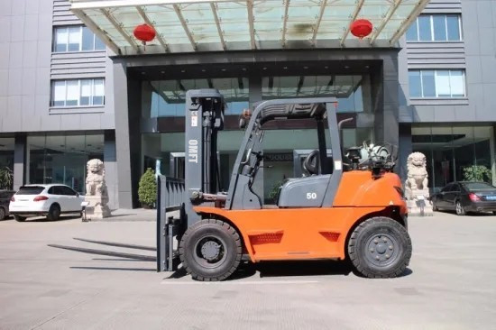 2960mm Min. Width of Right Angle Stacking LPG Forklift with GM4.3 Engine and Cabin