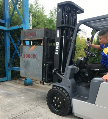 Min. Width of Right Angle Stacking of 4255mm 3.5 T Four Wheel Electric Warehouse Forklift