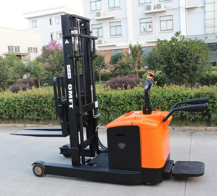 Easy Handling 1.6 T Stand on Battery Pallet Stacker with 5.0m Three Stage Full Free Mast